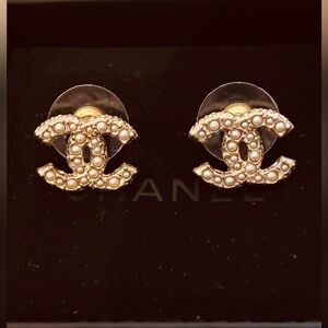 ✅ SOLD ✅ AUTHENTIC CHANEL  CC Pearl And Crystal Gold Tone Stud Earrings